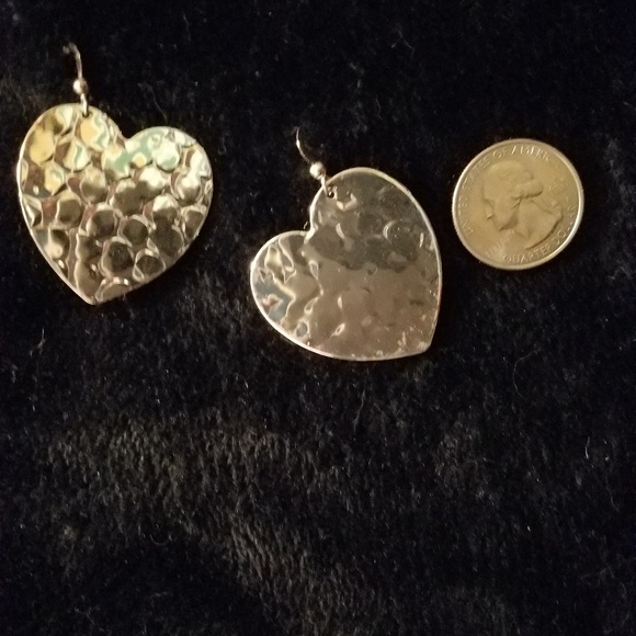 Silver heart dangle earrings - Picture 4 of 5